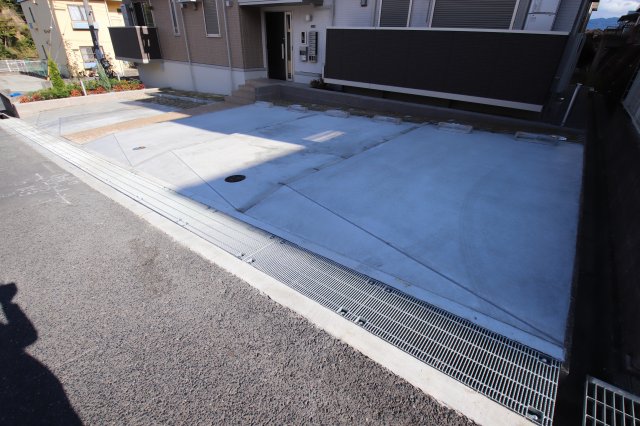 駐車場　同一施工会社同一仕様写真