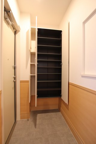 収納　同一施工会社同一仕様写真