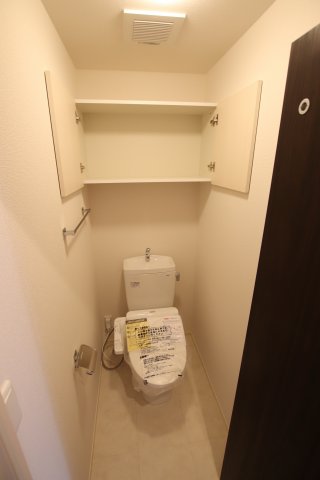 トイレ　同一施工会社同一仕様写真