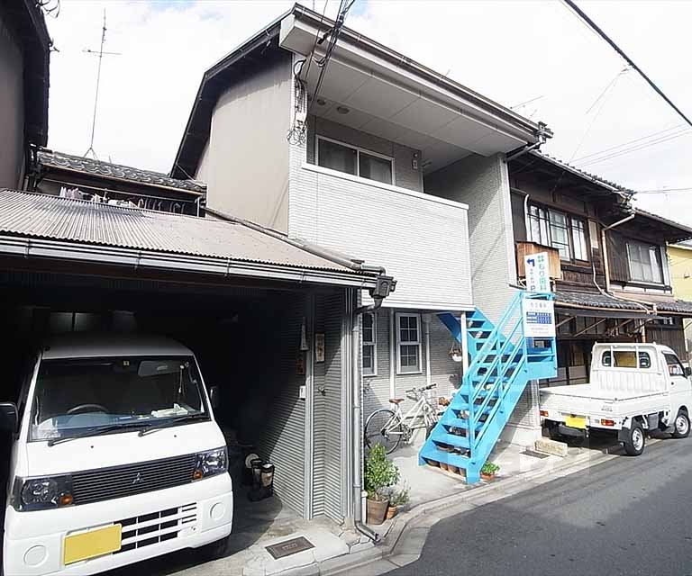 建物外観　総戸数二戸で独立性の高いお部屋です。