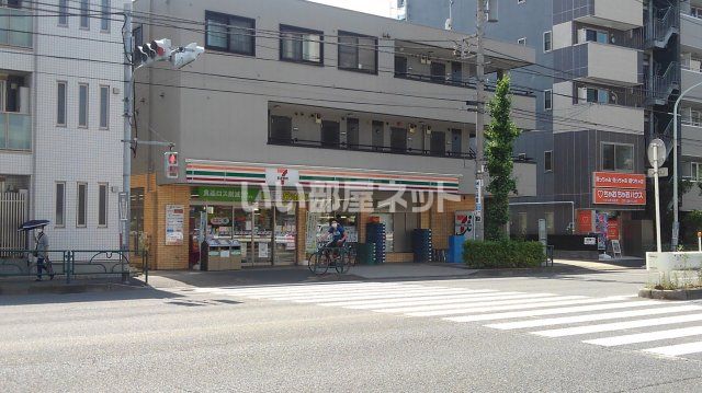 コンビニ　セブン-イレブン 北区志茂駅前店（コンビニ）まで385m