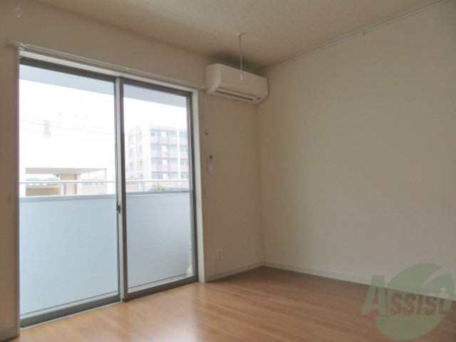 居室・リビング　洋室７．５帖の１Ｋの物件です。正方形はレイアウトしやすいです