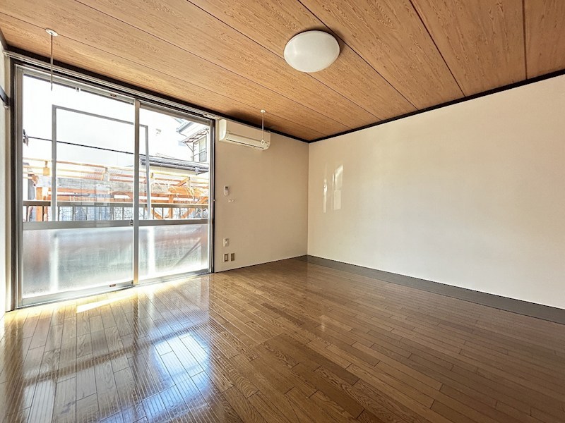 居室・リビング　※写真は101号室です(参考)