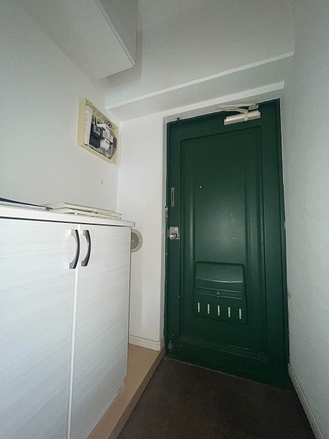 玄関　同物件別号室のものです。