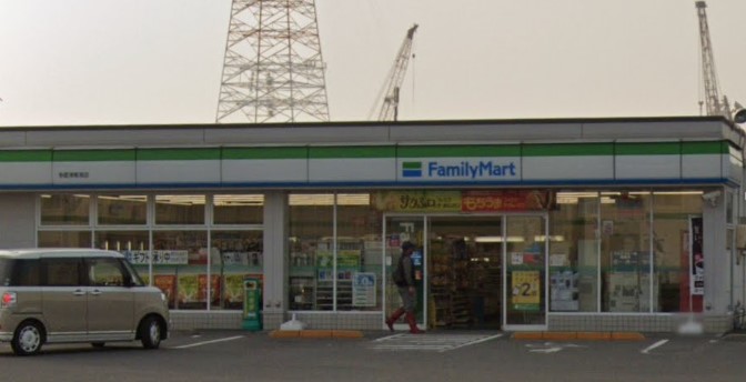 コンビニ　ファミリーマート　多度津東港店（コンビニ）まで702m