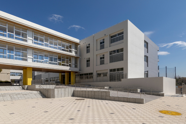 小学校　横浜市立緑園義務教育学校（小学校）まで1010m