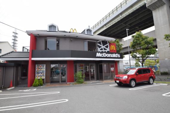飲食店　マクドナルド吉田店（飲食店）まで404m