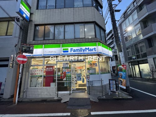 コンビニ　ファミリーマート アイズ高田馬場店（コンビニ）まで218m