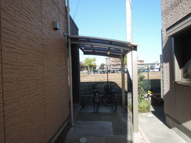 駐車場　駐輪場完備