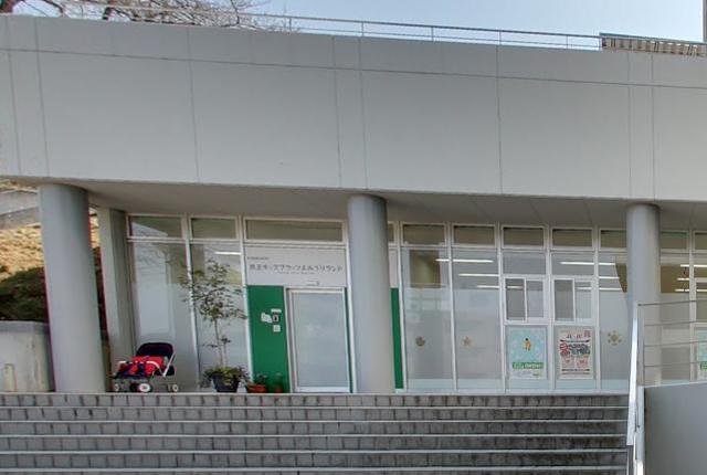 幼稚園・保育園　京王キッズプラッツよみうりランド（幼稚園・保育園）まで673m