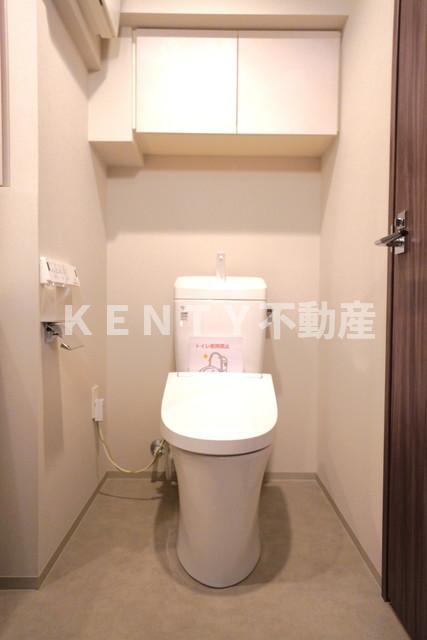 トイレ　落ち着いた色調のトイレです