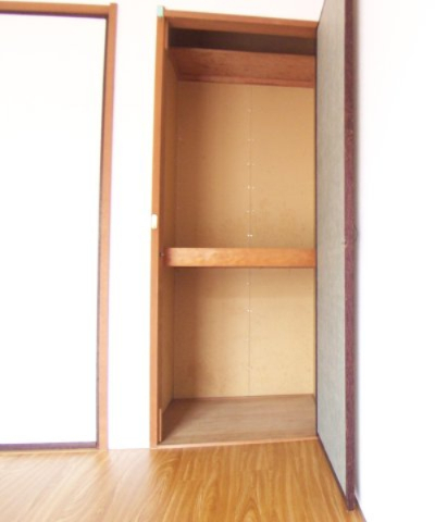 収納　別部屋同一間取りのお写真となります。