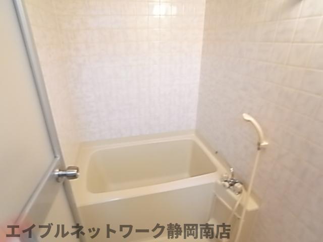 バス・シャワールーム　ゆったり過ごせるお風呂です