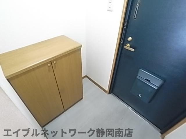 玄関　落ち着いた玄関です