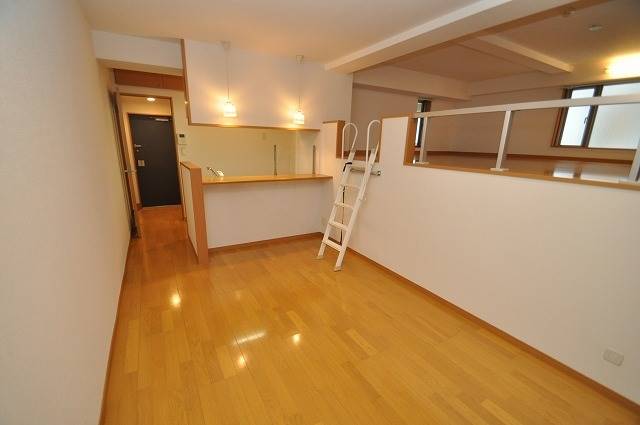 居室・リビング　カウンターキッチンタイプのお部屋です。