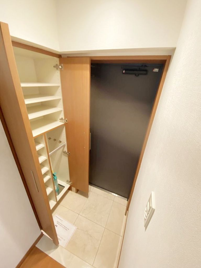玄関　バルコニー