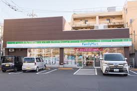 コンビニ　ファミリーマート 小豆沢環八通り店（コンビニ）まで292m