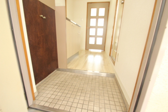 玄関　※他部屋のお写真になります