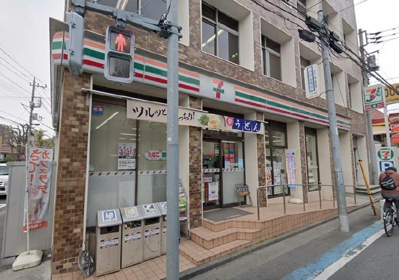 コンビニ　セブンイレブン 足立４丁目店（コンビニ）まで550m