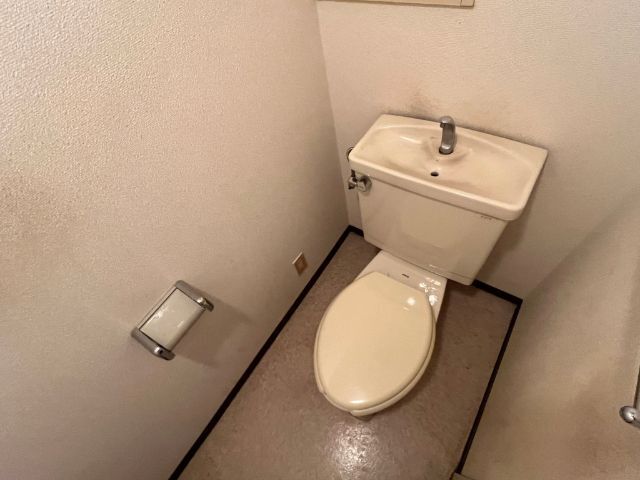 トイレ　別号室の参考写真です