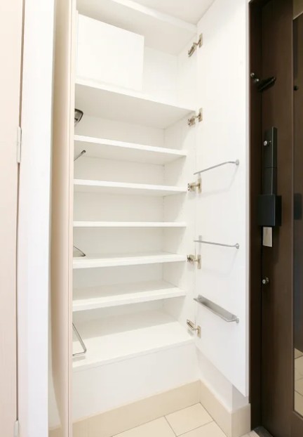 玄関　※こちらのお写真は他部屋になり参考写真です
