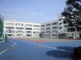 小学校　王子第二小学校（小学校）まで581m