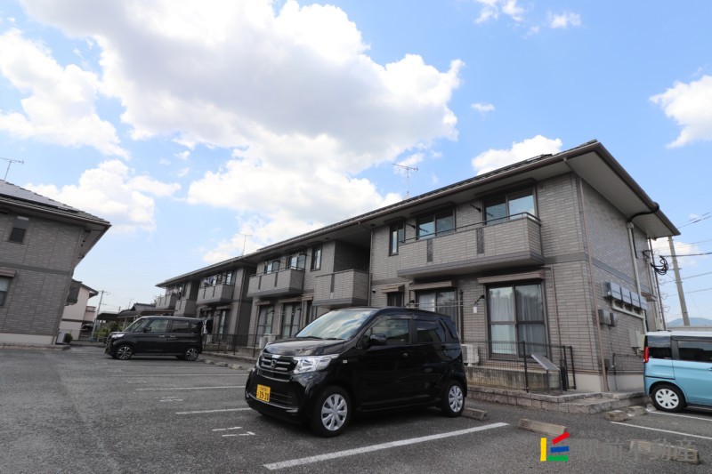 建物外観　2階建ての物件