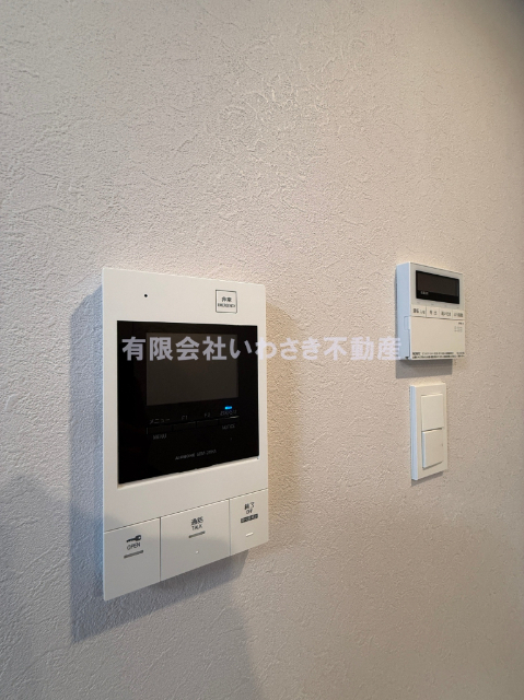 セキュリティ　別部屋参考写真（モニター付きインターホン）