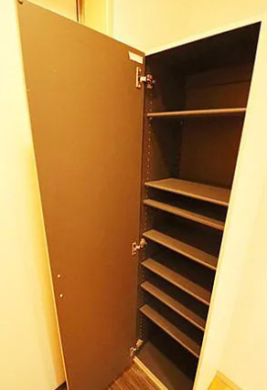 玄関　別部屋の画像を使用しております。