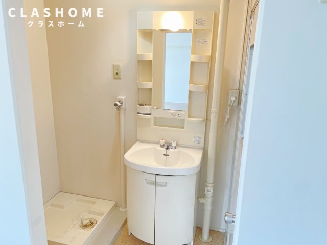 洗面設備　同物件の別部屋になります。