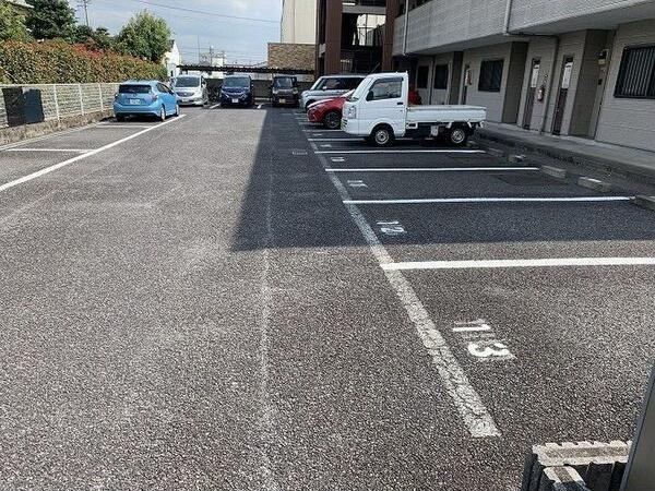 駐車場　駐車場