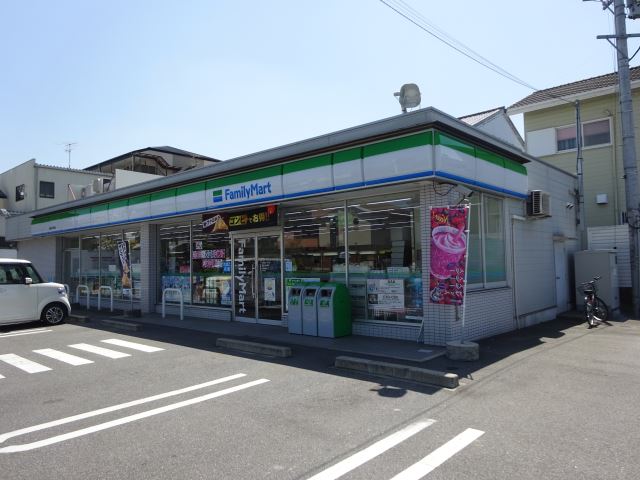 コンビニ　ファミリーマート（コンビニ）まで270m