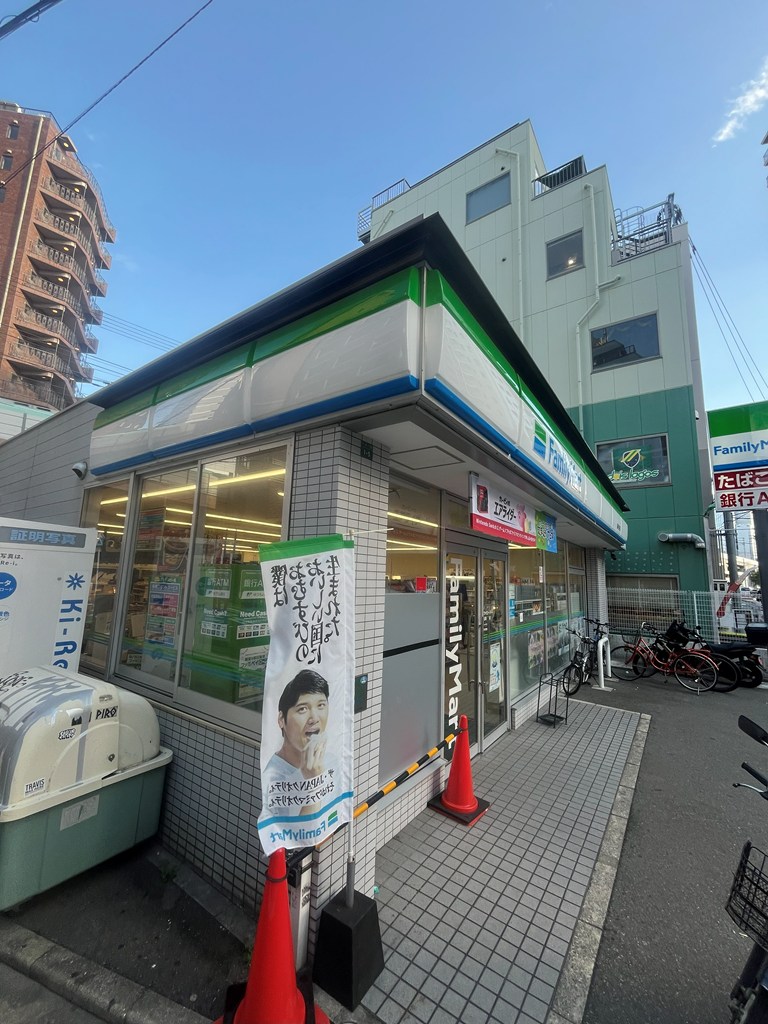 コンビニ　ファミリーマート今泉一丁目店（コンビニ）まで159m