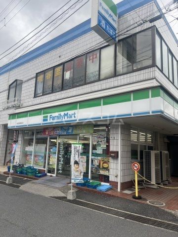 コンビニ　ファミリーマート 京金馬橋駅前店（コンビニ）まで940m