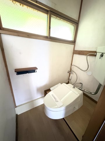 トイレ　１階のトイレです。各階にトイレがあります。