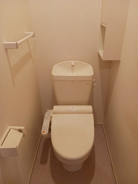 トイレ　温水洗浄便座つき！