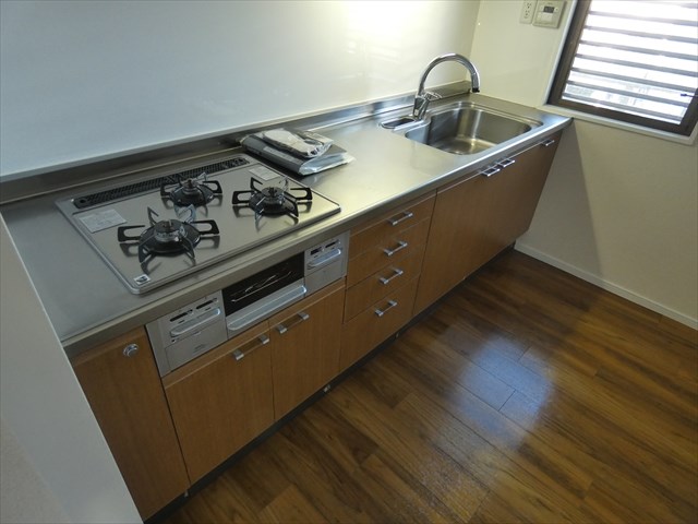 キッチン　※以下他号室参考写真となります。