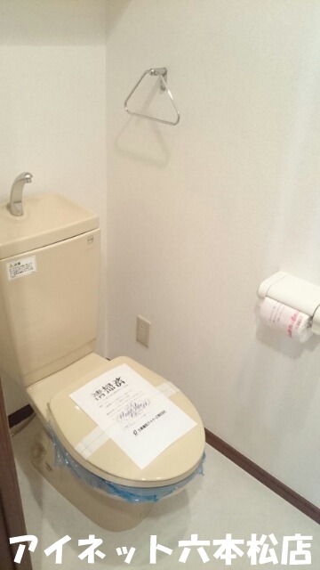 トイレ　清潔感のある空間です。
