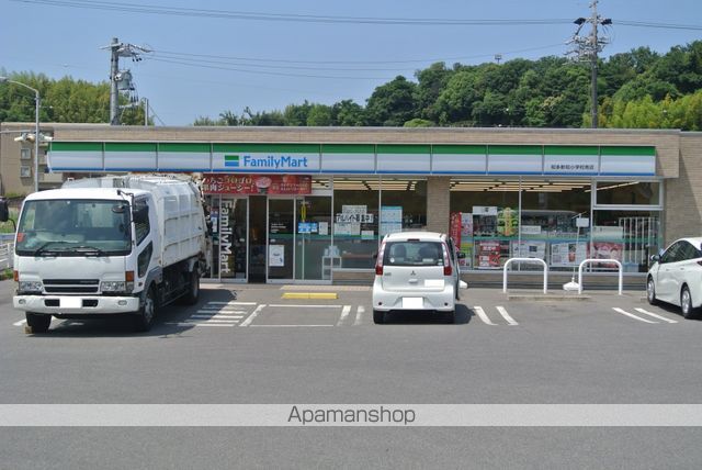 コンビニ　ファミリーマート知多新知小学校南店（コンビニ）まで435m