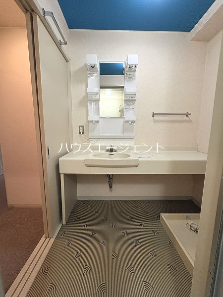 洗面設備　独立洗面台付で、身だしなみもバッチリ