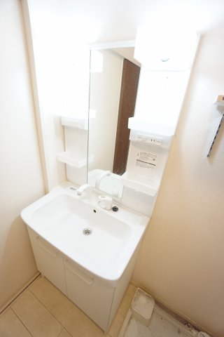 洗面設備　※同物件、同タイプ、間取り反転のお部屋です