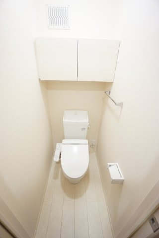 トイレ　※同物件、同タイプ、間取り反転のお部屋です