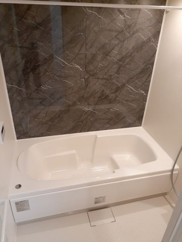 バス・シャワールーム　コンパクトで使いやすいお風呂です