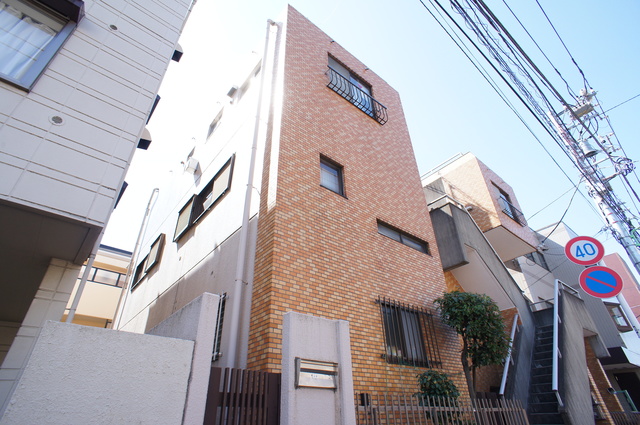 建物外観　小田急線「千歳船橋駅」より徒歩５分の好立地です☆