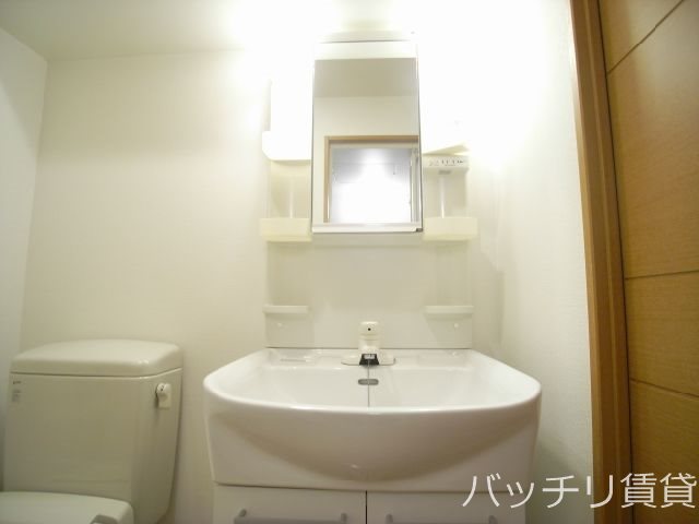 洗面設備　※同型タイプの為現状優先