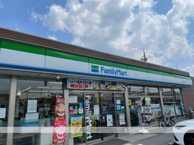 コンビニ　ファミリーマート　王寺本町一丁目店（コンビニ）まで1002m