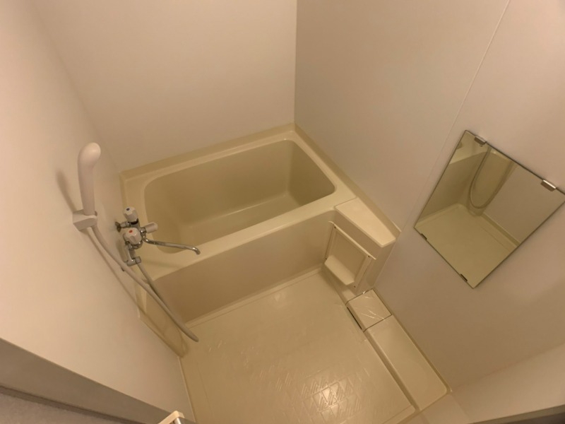 バス・シャワールーム　お風呂になります。一日の疲れを癒してくださいね。