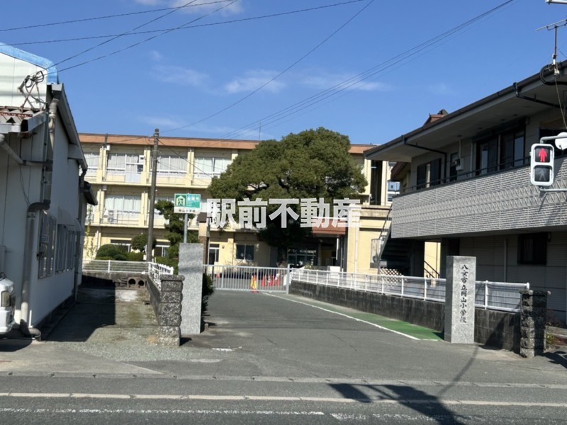 小学校　岡山小学校（小学校）まで900m