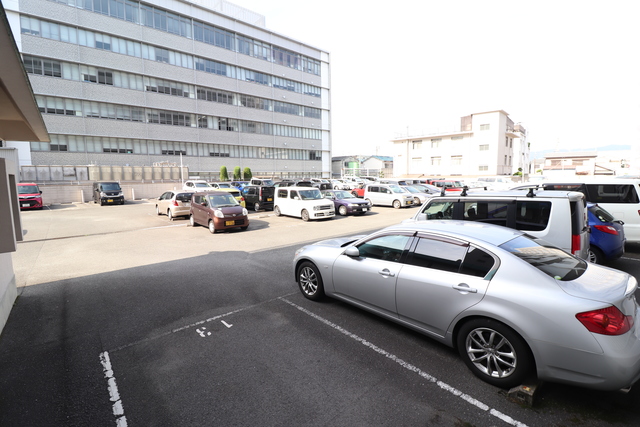 駐車場　敷地内駐車場