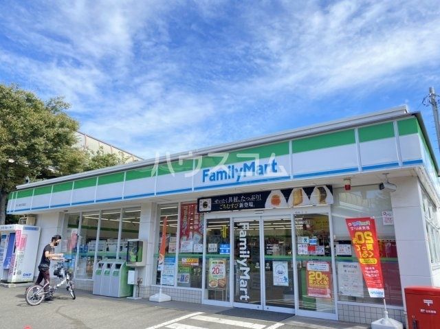 コンビニ　ファミリーマート 茅ヶ崎赤羽根店（コンビニ）まで675m